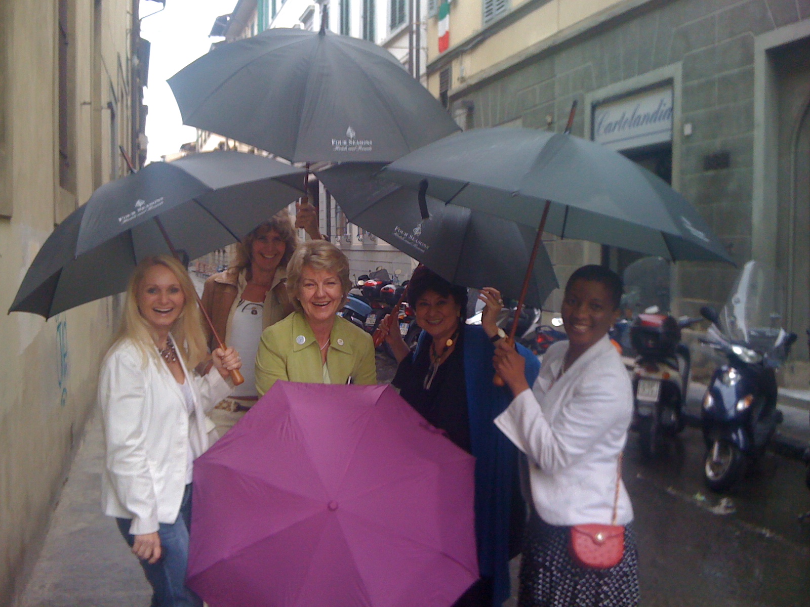 Florence MM Girls with umbrellas