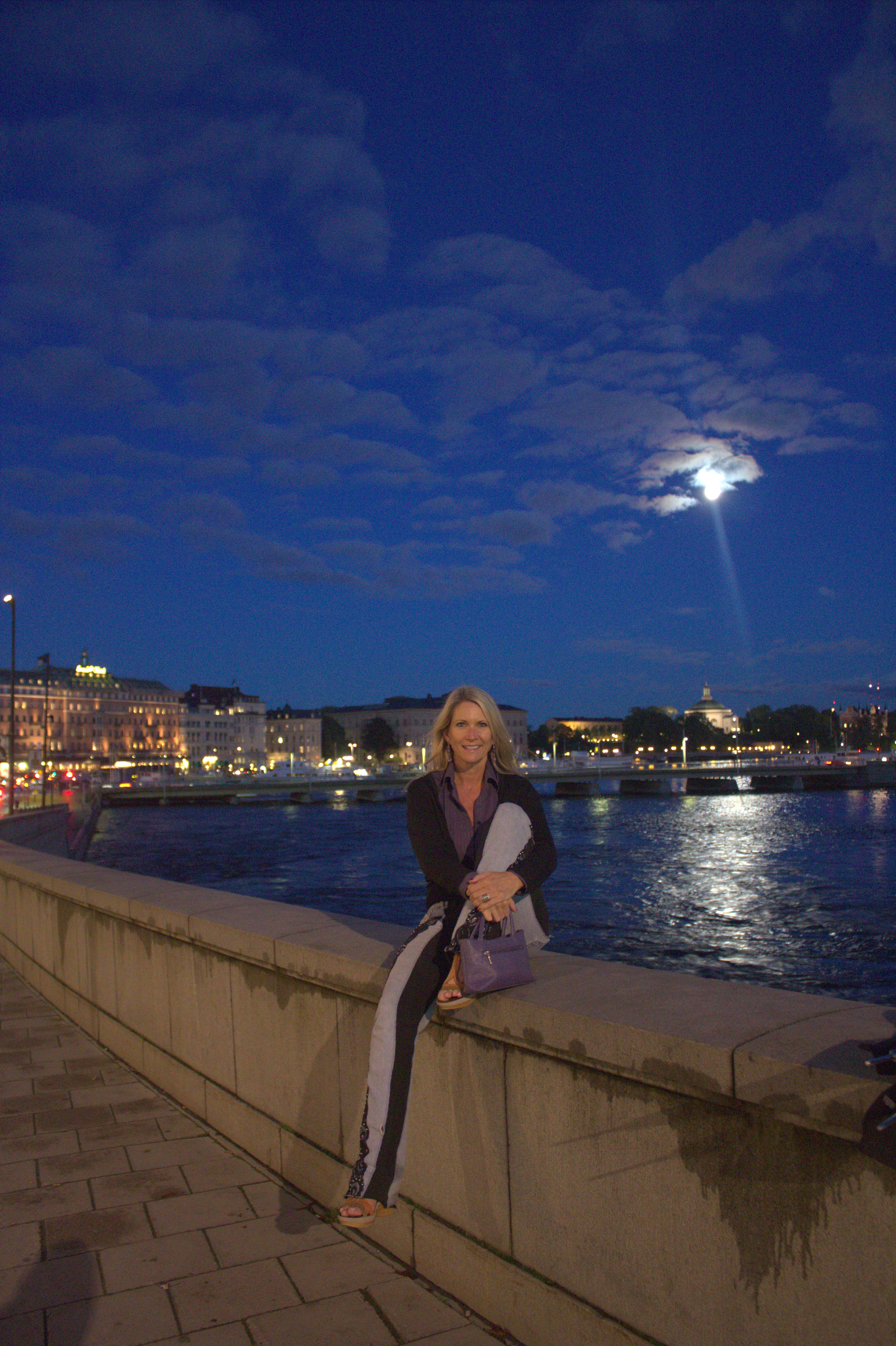 Lisa Stockholm at night full moon